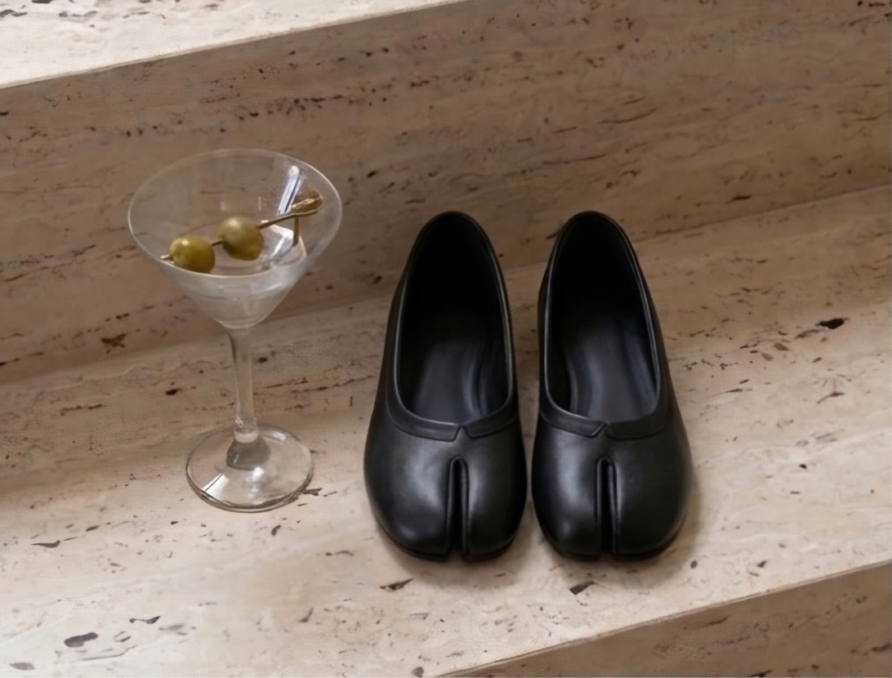 DAN! Tabi Ballet Flats in Black